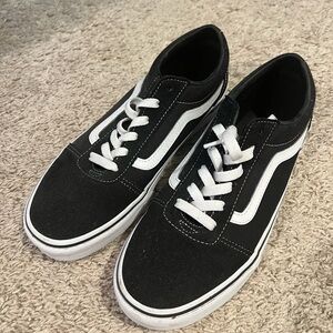 Kid’s Vans Classic Old Skool Black and White